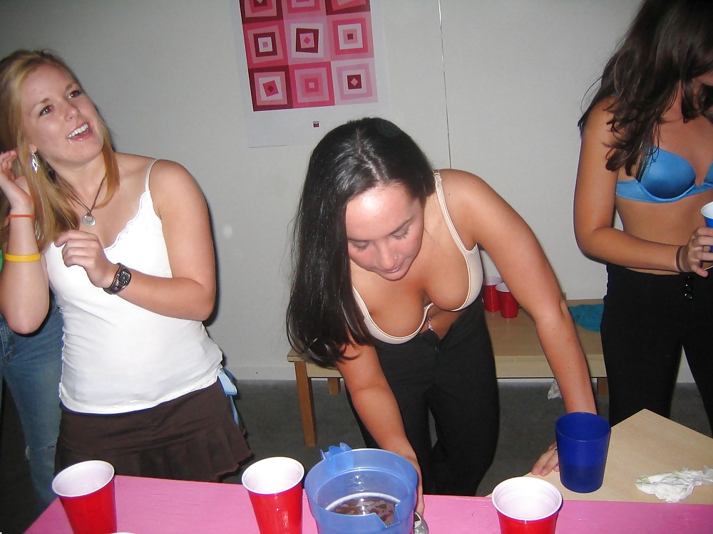 IMMER AUF DIE TITTEN SCHAUEN !!! #9546304