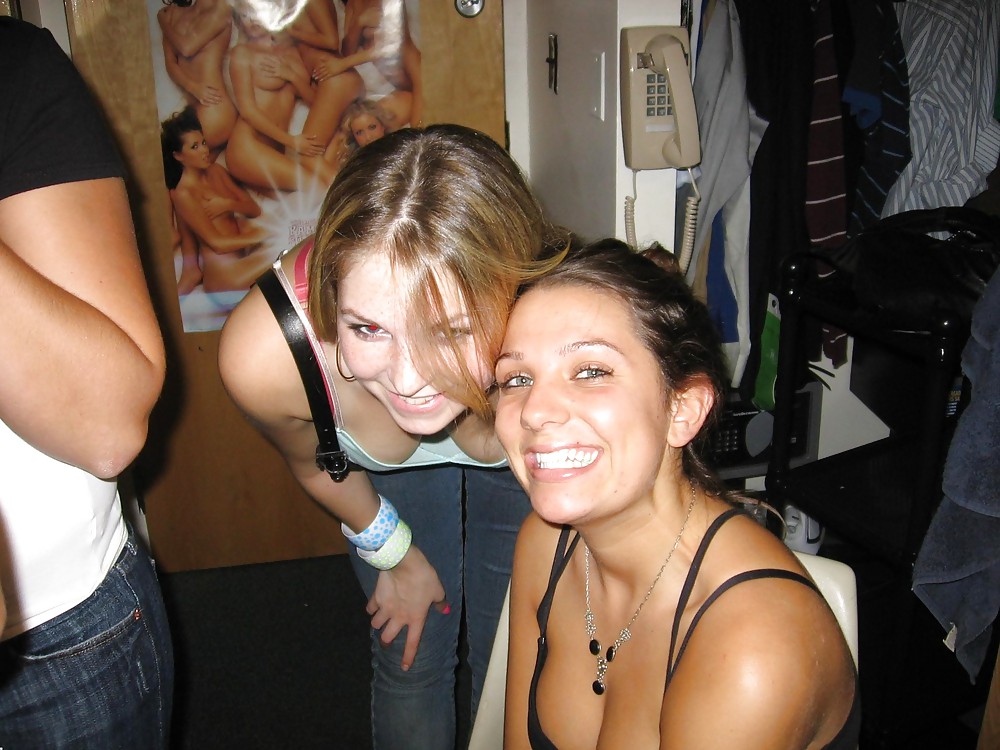 IMMER AUF DIE TITTEN SCHAUEN !!! #9546409