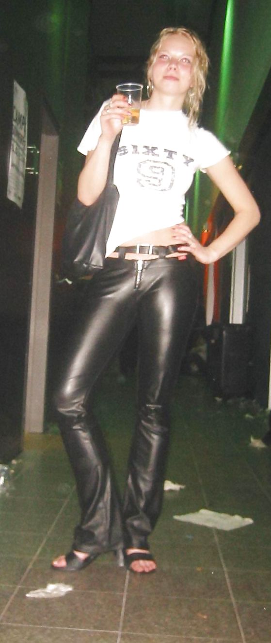 Heisse schlampen in leder - Hot sluts in leather 
 #13217546