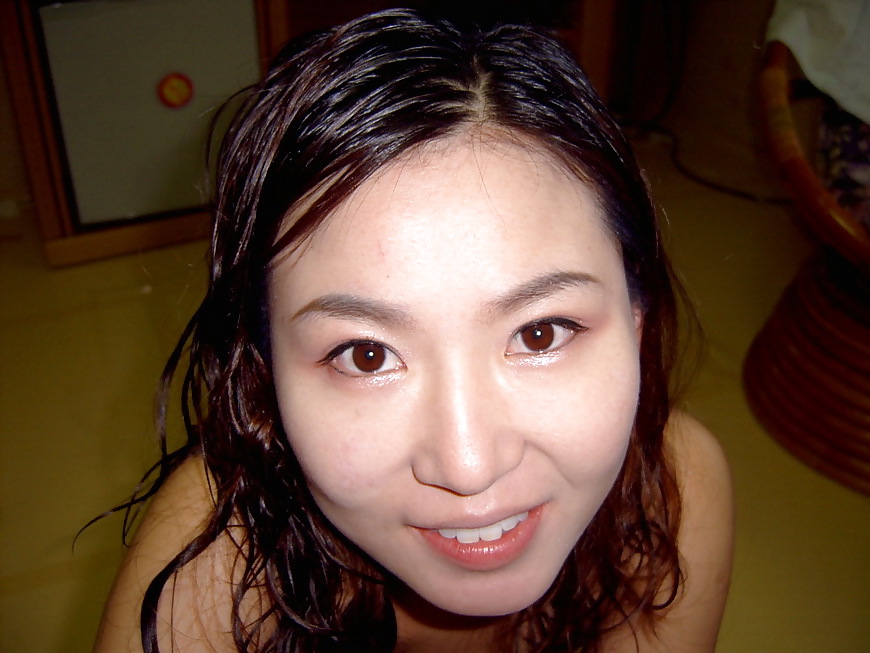 休日の韓国人女性の裸の写真
 #22495769