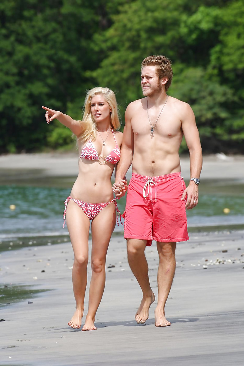 Heidi Montag showing off her body at the Beach in a Bikini #3758372
