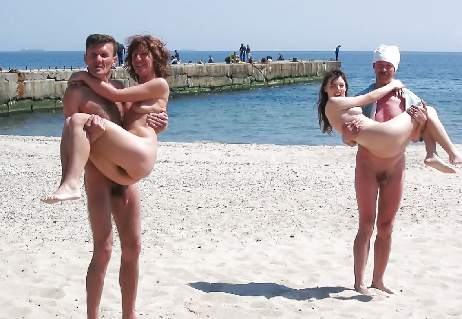 Random naturist couples + 2 #8749465