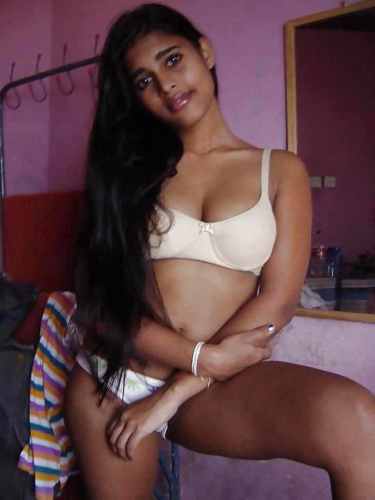 Belle donne indiane asiatiche
 #21982681