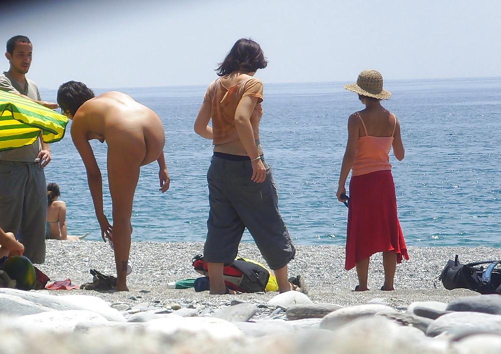 Plage Déshabillage, Le Décapage Ou Obtenir Nue 1 #15890966