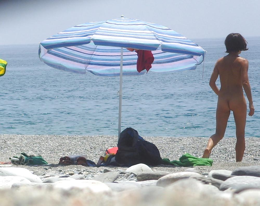 Plage Déshabillage, Le Décapage Ou Obtenir Nue 1 #15891014