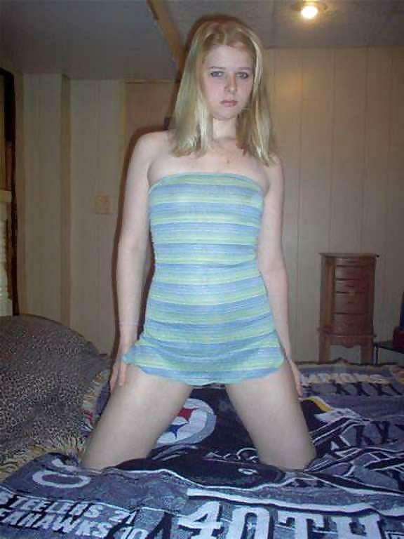 Sweat Hellene on bed
