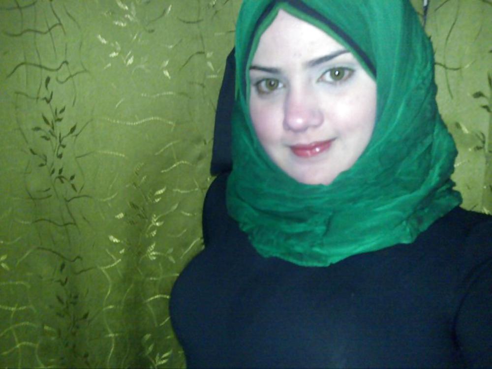 巨乳のアラブ系トルコ人女性
 #13941564