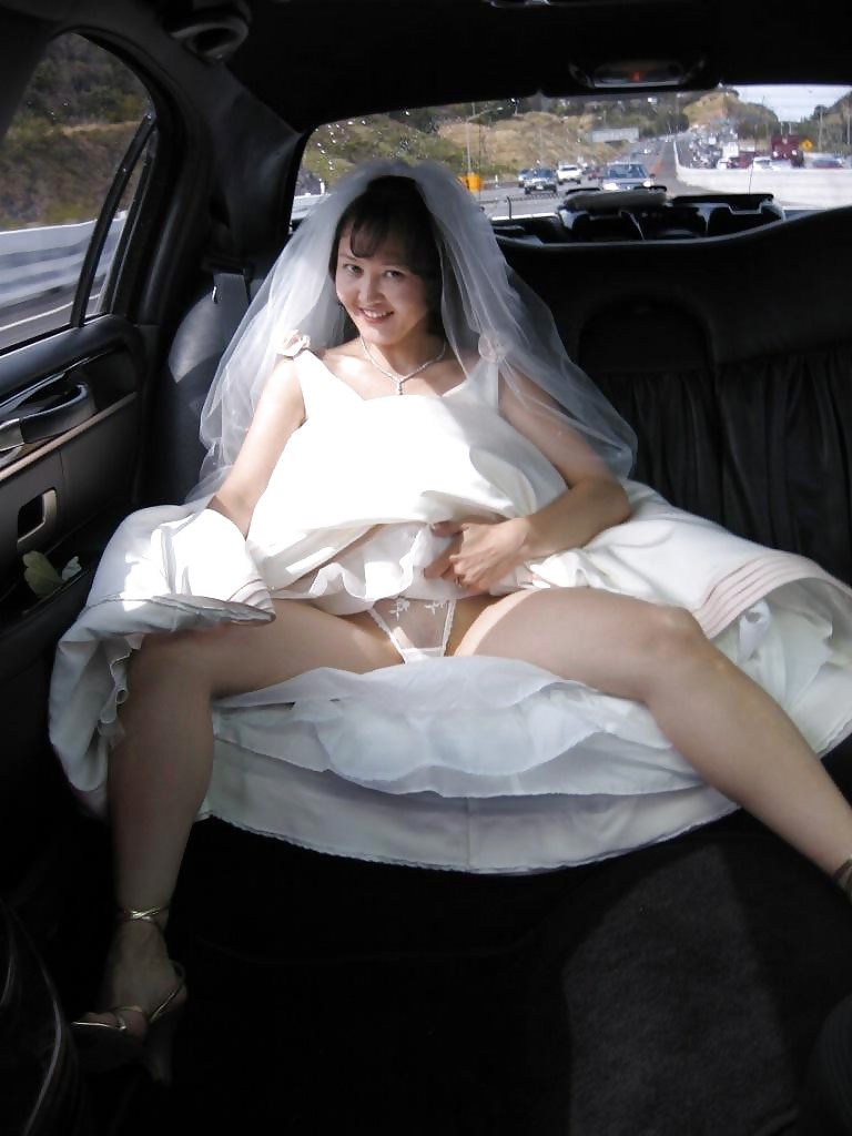 Novias boda voyeur upskirt bragas blancas y sujetador
 #17887598