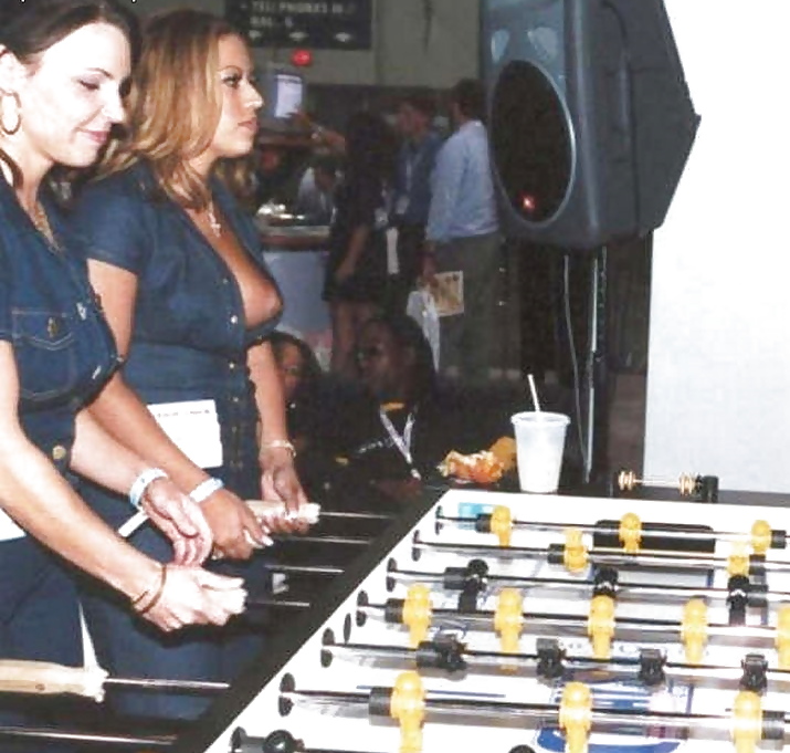 Belle ragazze con la camicetta 4 (festa divertente) di troc
 #9024843