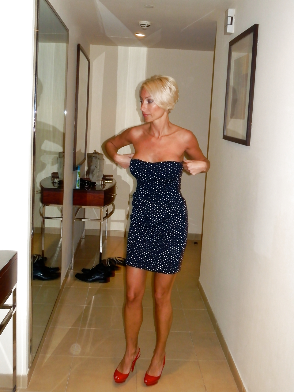 Dressing up for a night in Dubai #14413511