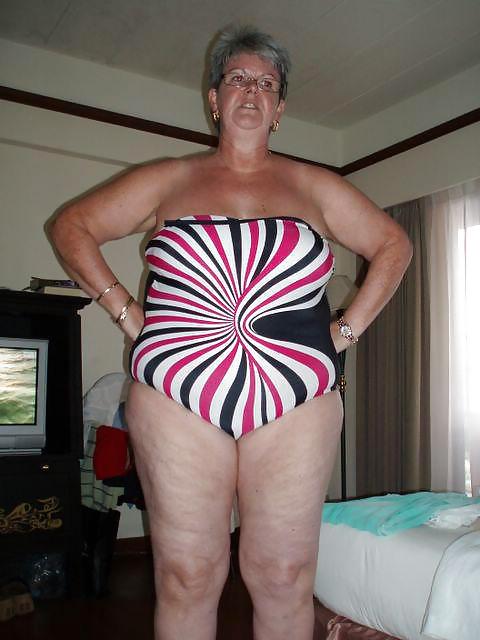 Trajes de baño bikini sujetador bbw madura vestida joven grande enorme
 #4006056
