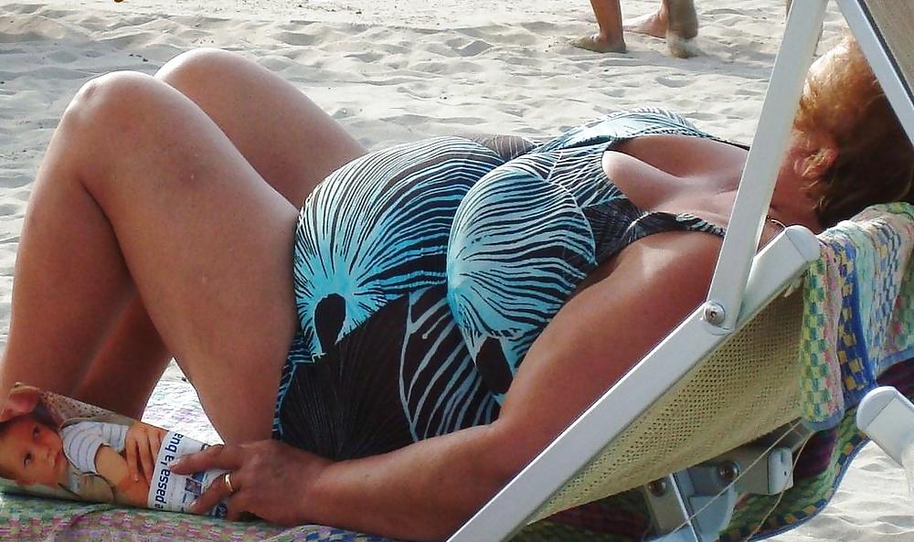 Trajes de baño bikini sujetador bbw madura vestida joven grande enorme
 #4006063