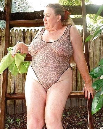 Trajes de baño bikini sujetador bbw madura vestida joven grande enorme
 #4006105