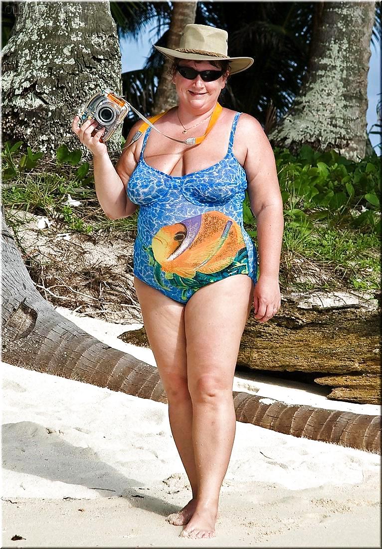 Trajes de baño bikini sujetador bbw madura vestida joven grande enorme
 #4006130