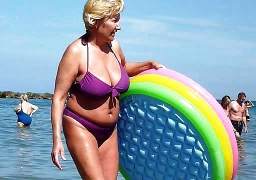 Trajes de baño bikini sujetador bbw madura vestida joven grande enorme
 #4006234