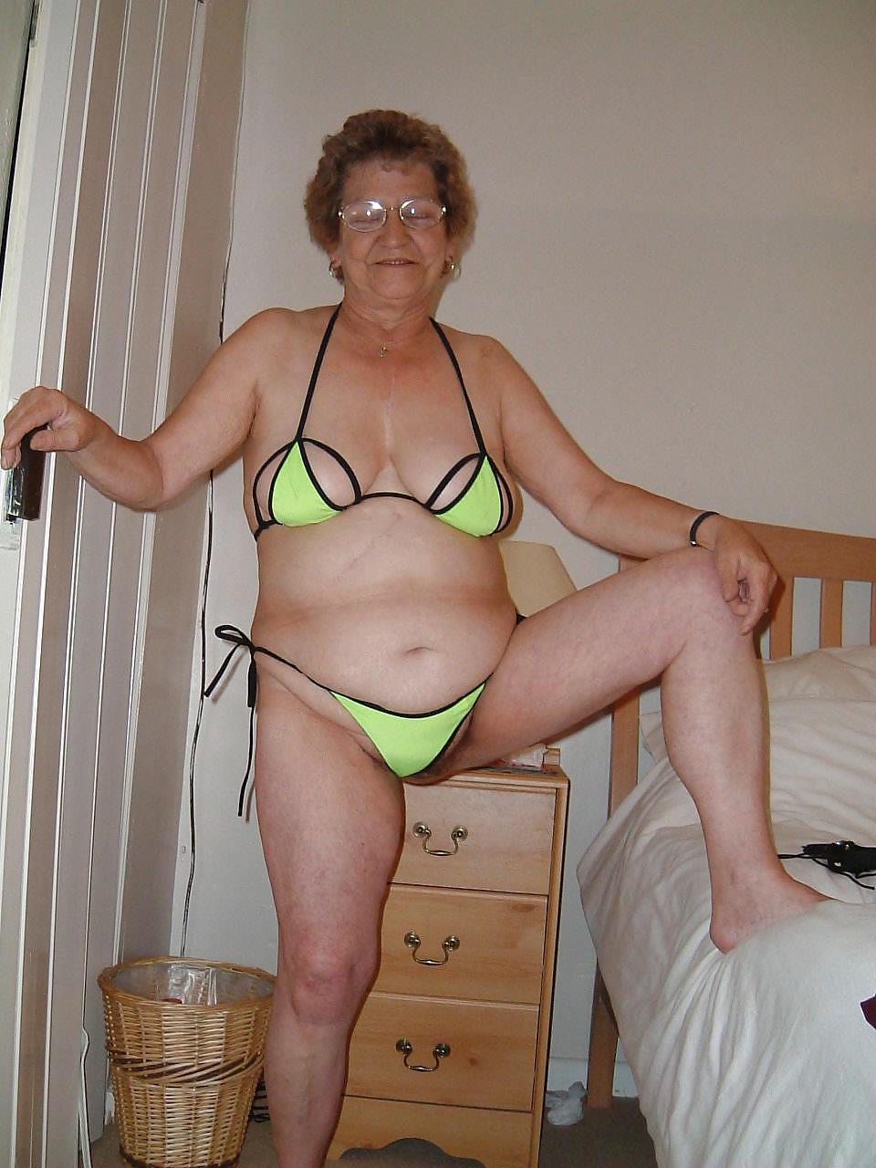 Trajes de baño bikini sujetador bbw madura vestida joven grande enorme
 #4006250