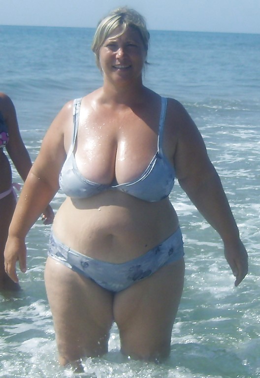 Trajes de baño bikini sujetador bbw madura vestida joven grande enorme
 #4006523