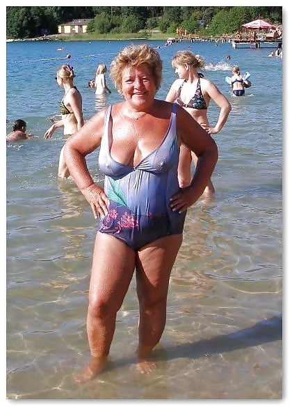 Trajes de baño bikini sujetador bbw madura vestida joven grande enorme
 #4006565