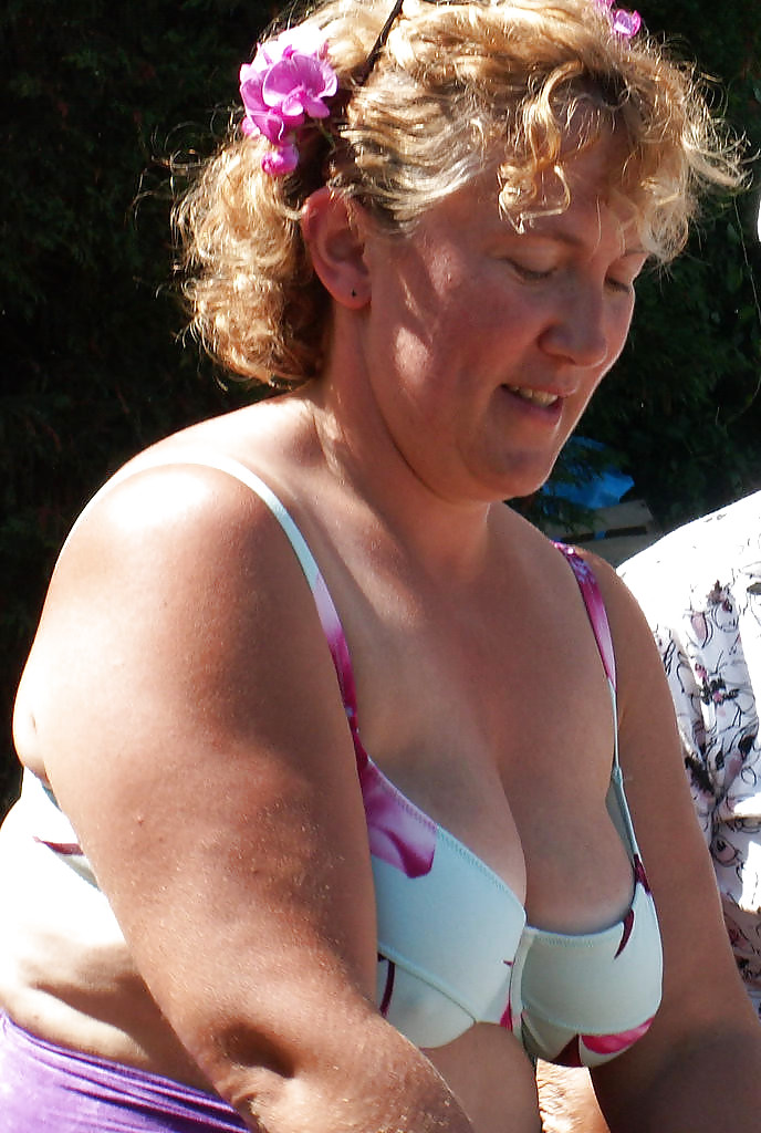 Trajes de baño bikini sujetador bbw madura vestida joven grande enorme
 #4006701