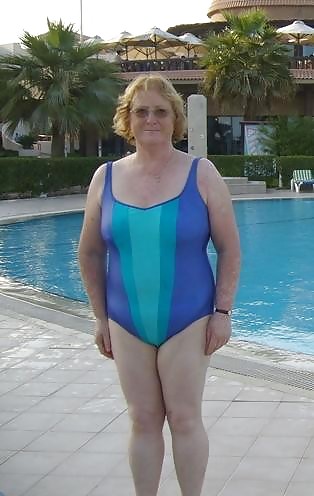 Trajes de baño bikini sujetador bbw madura vestida joven grande enorme
 #4006729