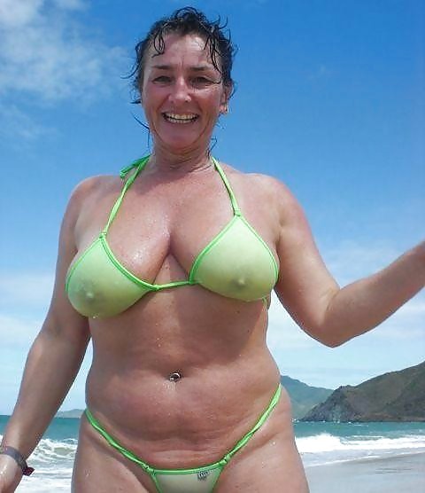 Trajes de baño bikini sujetador bbw madura vestida joven grande enorme
 #4006758