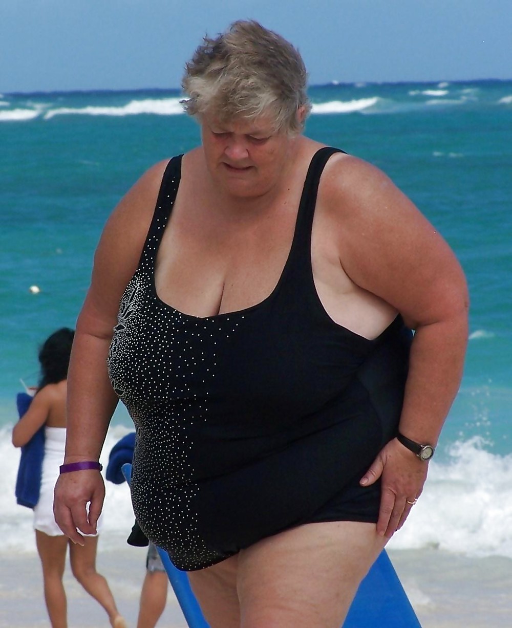 Trajes de baño bikini sujetador bbw madura vestida joven grande enorme
 #4007042
