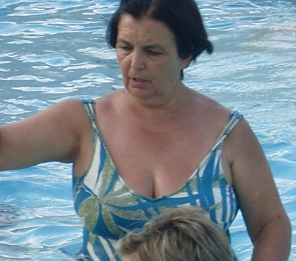 Trajes de baño bikini sujetador bbw madura vestida joven grande enorme
 #4007060