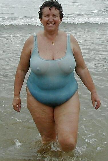Trajes de baño bikini sujetador bbw madura vestida joven grande enorme
 #4007173