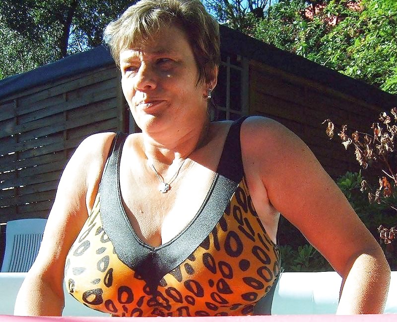 Trajes de baño bikini sujetador bbw madura vestida joven grande enorme
 #4007248