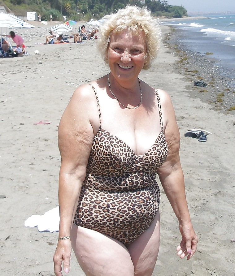 Trajes de baño bikini sujetador bbw madura vestida joven grande enorme
 #4007275