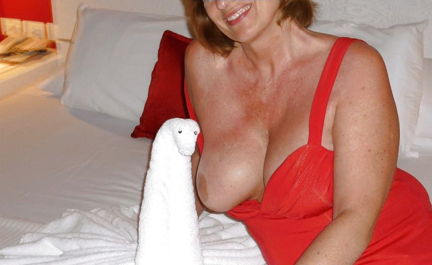 Hot grande madre titty mostrando il suo partito cappelli
 #7546470