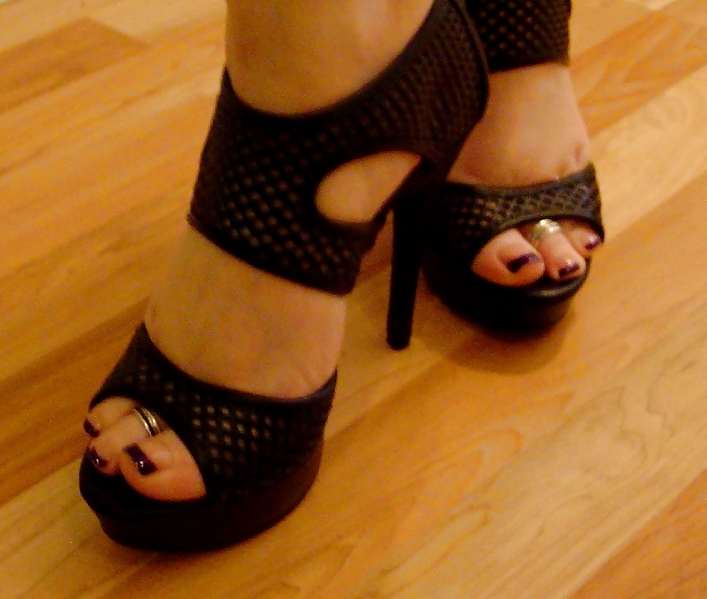 Unos de mis pies! cum on me!
 #17994666