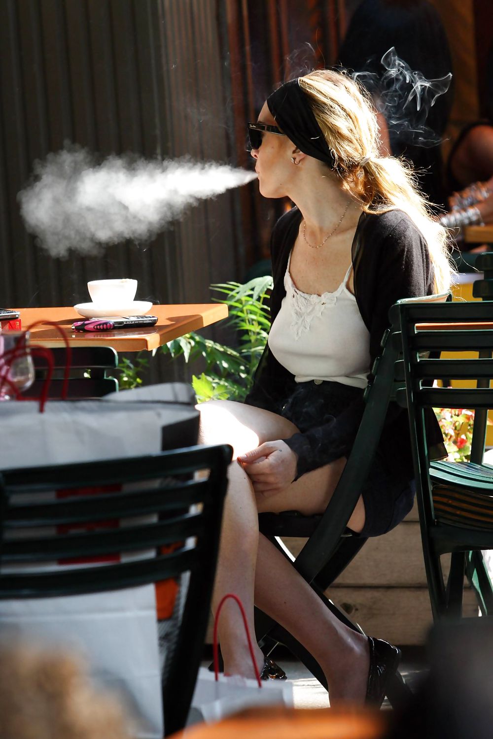Lindsay Lohan is leggy smoking a cigarette in denim shorts #3647077