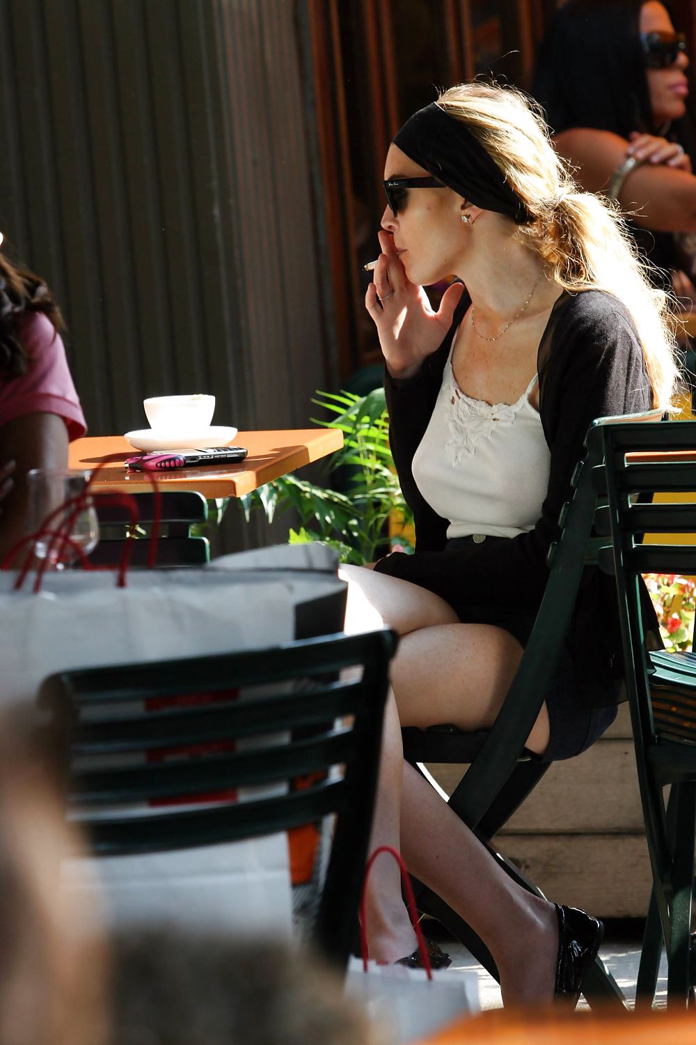 Lindsay Lohan is leggy smoking a cigarette in denim shorts #3647132