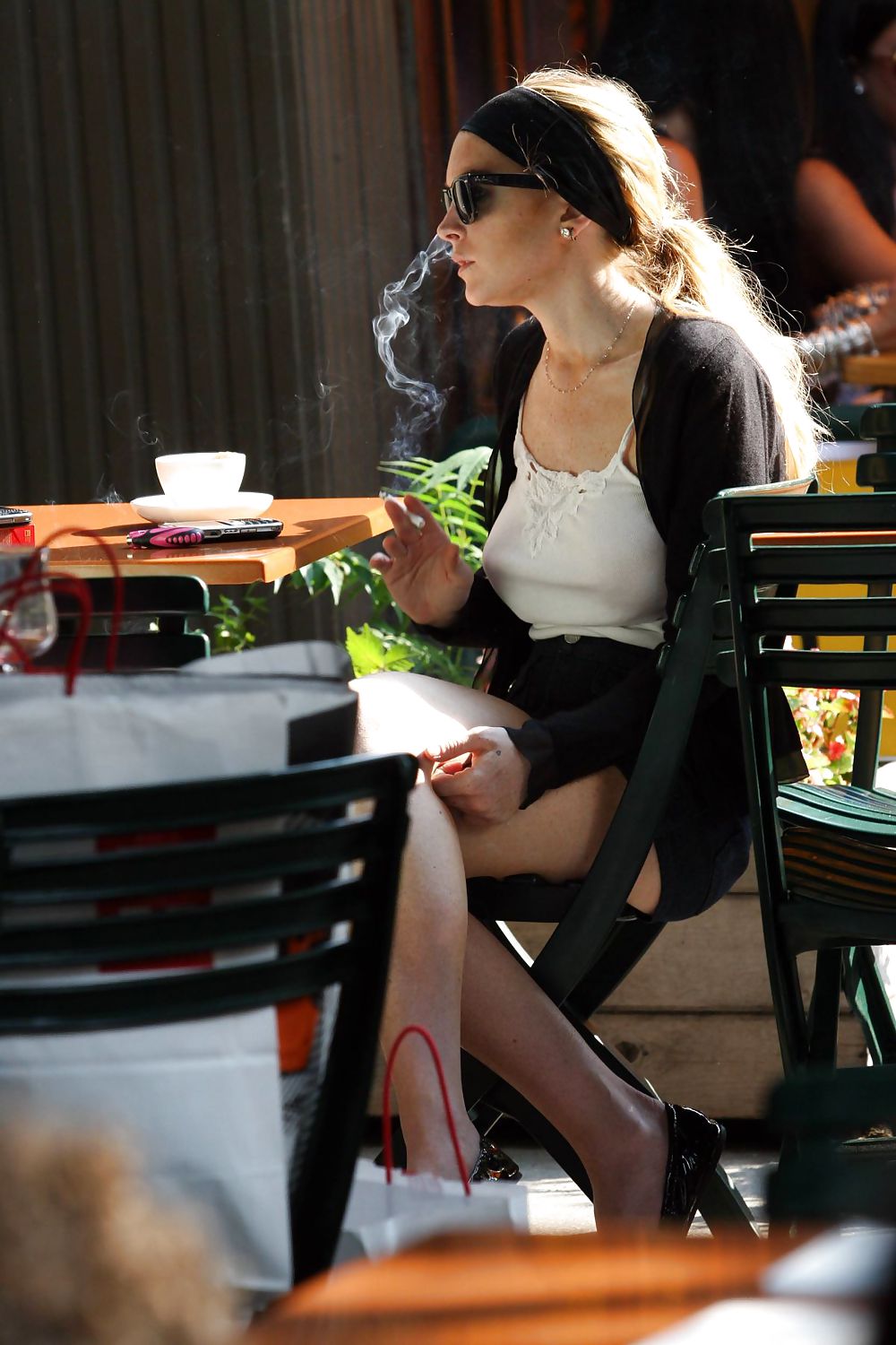 Lindsay Lohan is leggy smoking a cigarette in denim shorts #3647148