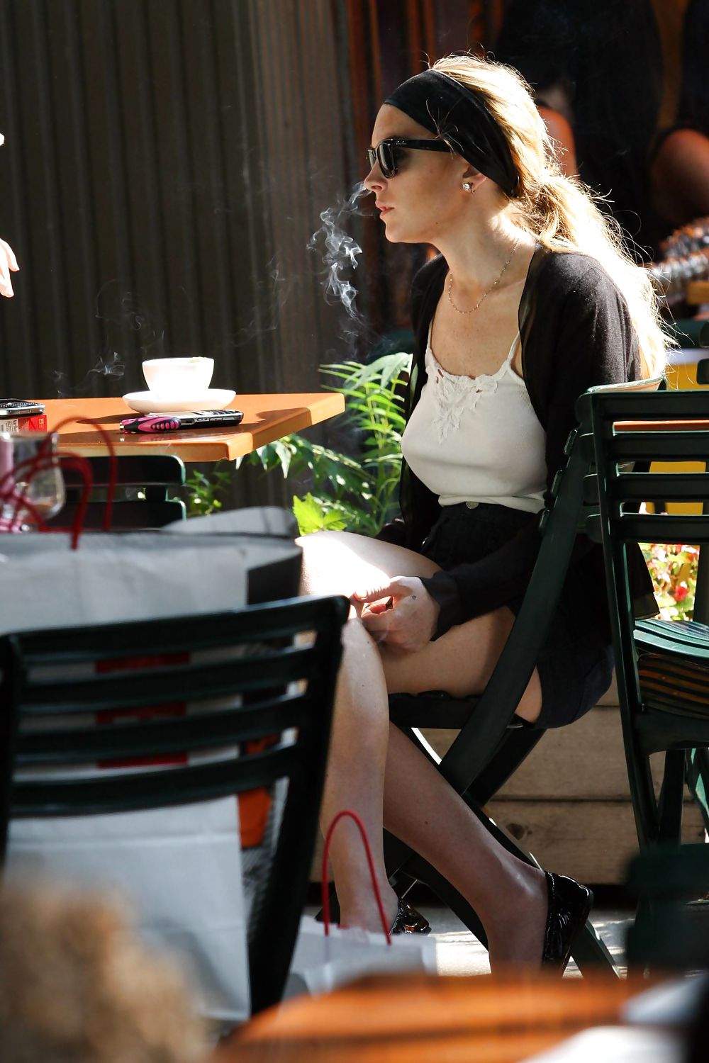 Lindsay Lohan is leggy smoking a cigarette in denim shorts #3647234