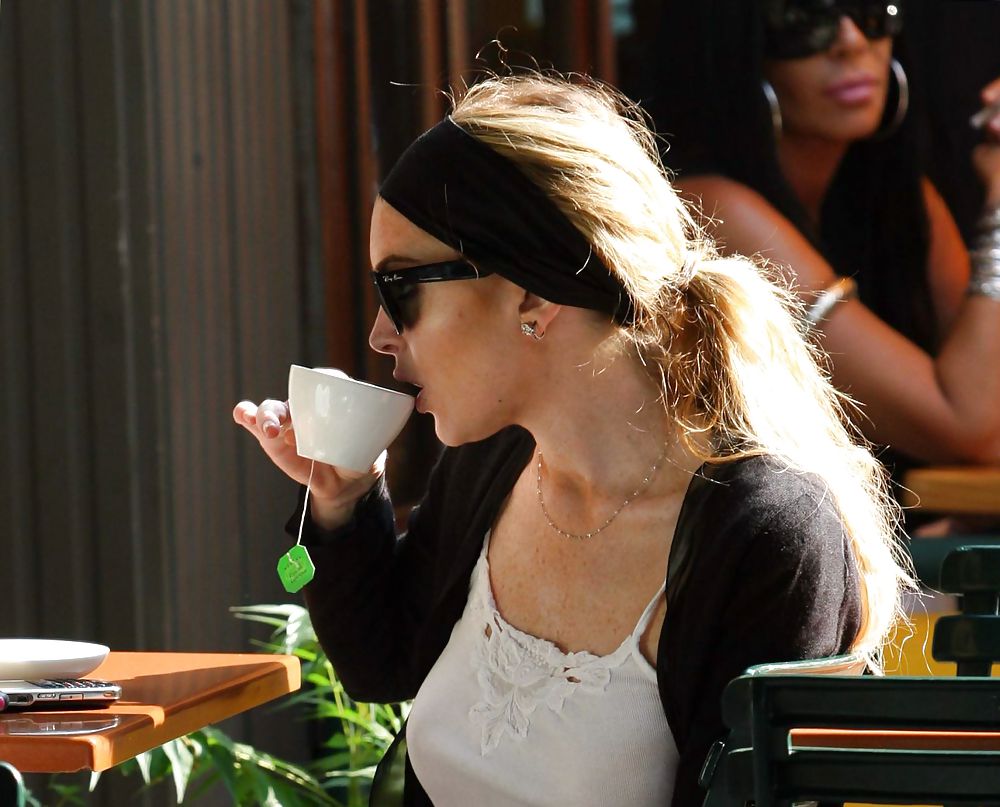 Lindsay Lohan is leggy smoking a cigarette in denim shorts #3647242