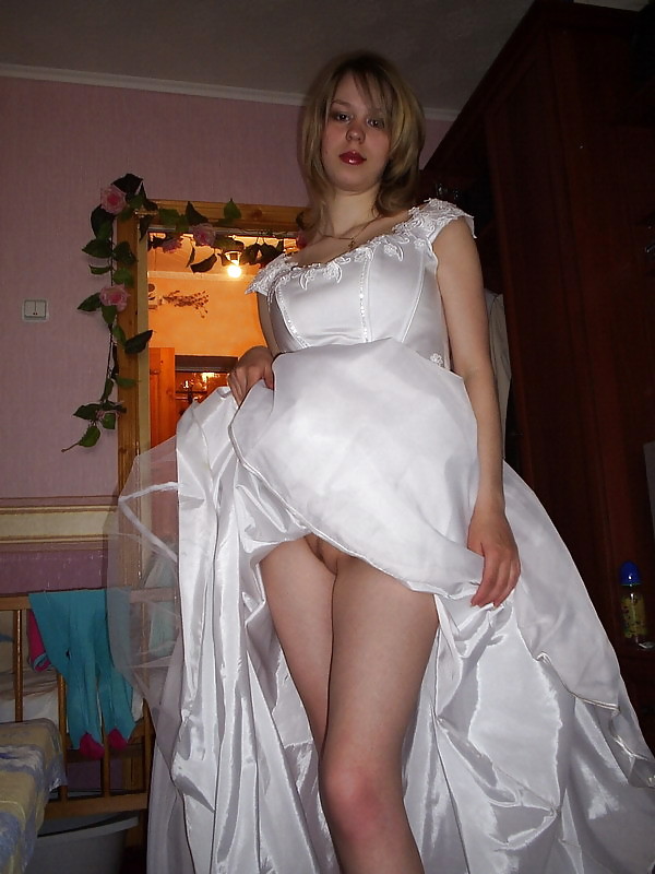 She takes off her wedding dress - N. C.  #13111312