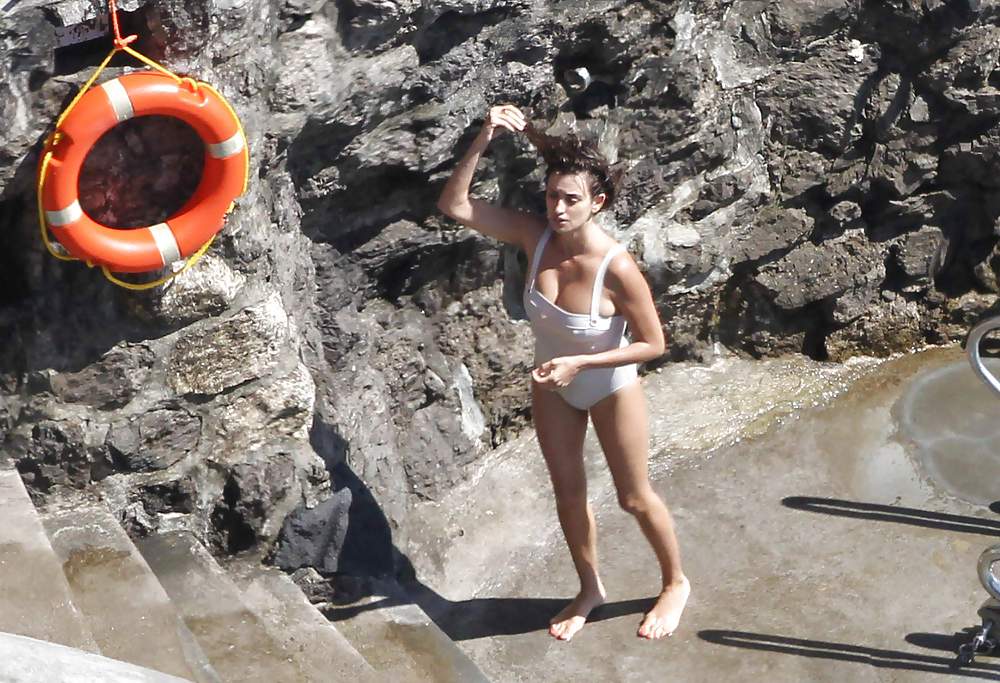 Penelope Cruz relaxing by the pool in a swimsuit #7586539