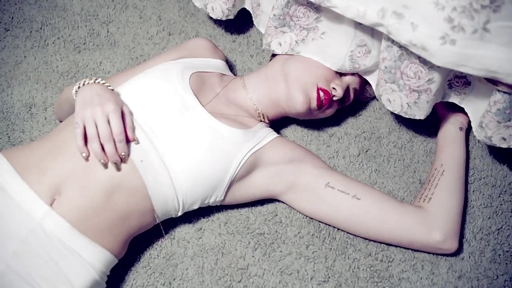 Miley CyrusのWe Can't Stopミュージックビデオのスクリーンショット
 #19172771