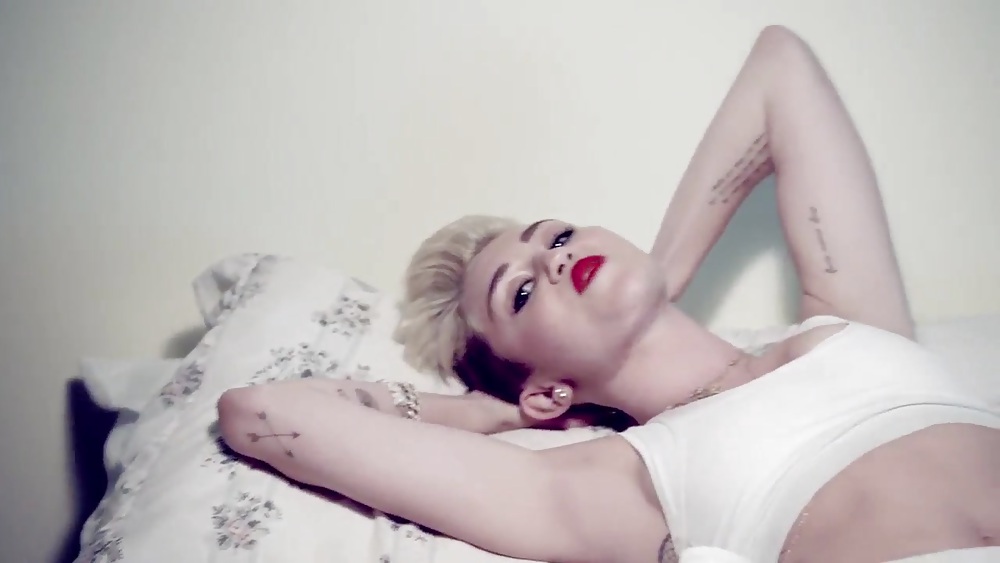 Miley CyrusのWe Can't Stopミュージックビデオのスクリーンショット
 #19172822