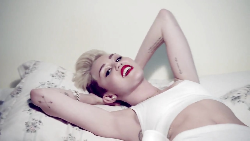 Miley CyrusのWe Can't Stopミュージックビデオのスクリーンショット
 #19172829