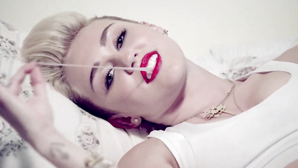 Miley CyrusのWe Can't Stopミュージックビデオのスクリーンショット
 #19172851