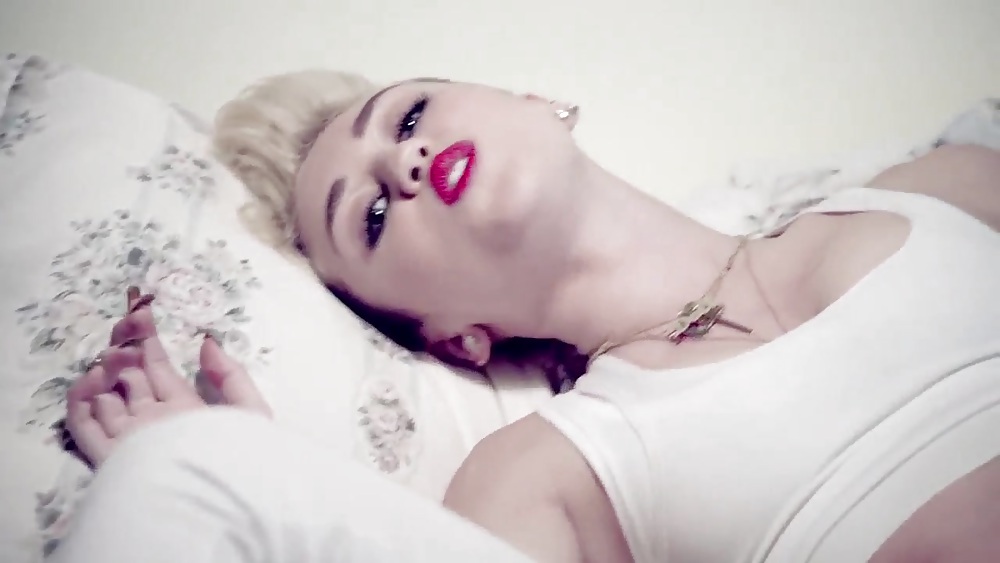 Miley CyrusのWe Can't Stopミュージックビデオのスクリーンショット
 #19172871