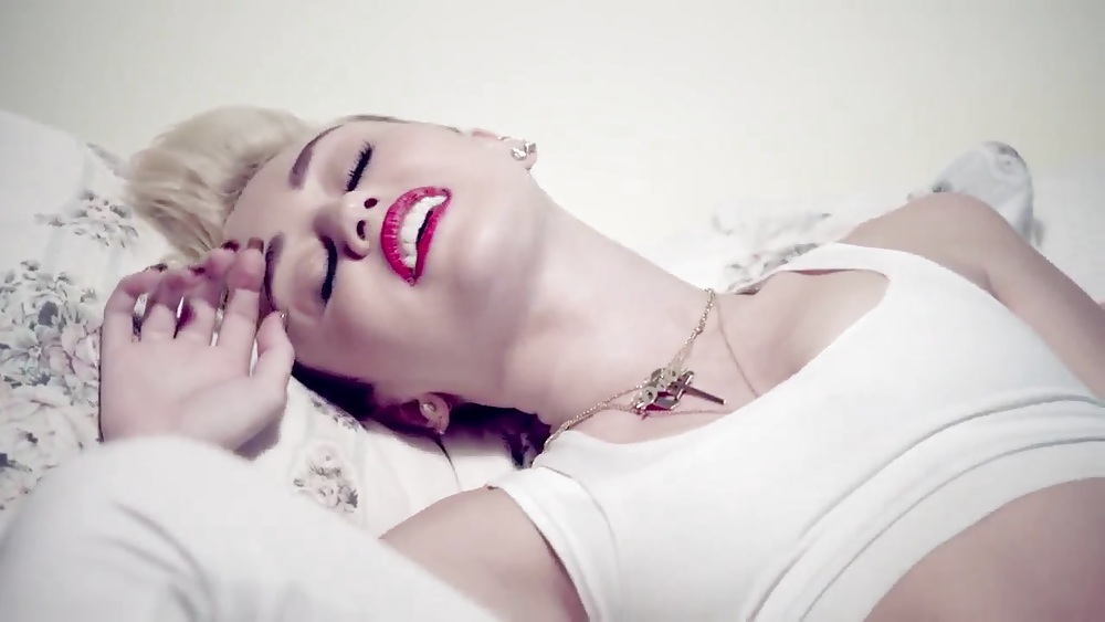 Miley CyrusのWe Can't Stopミュージックビデオのスクリーンショット
 #19172884