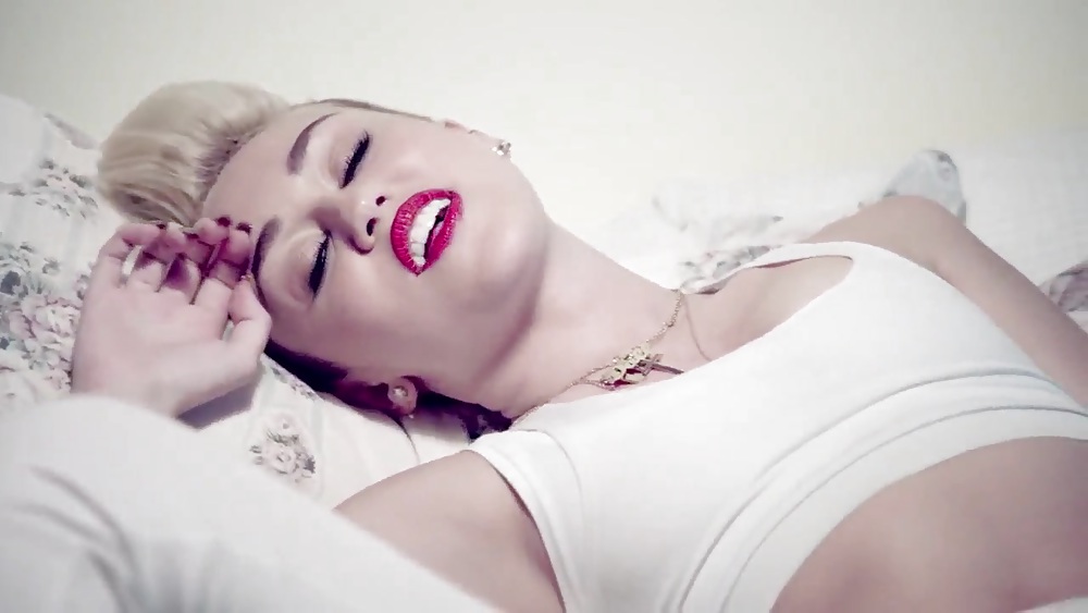 Miley CyrusのWe Can't Stopミュージックビデオのスクリーンショット
 #19172890