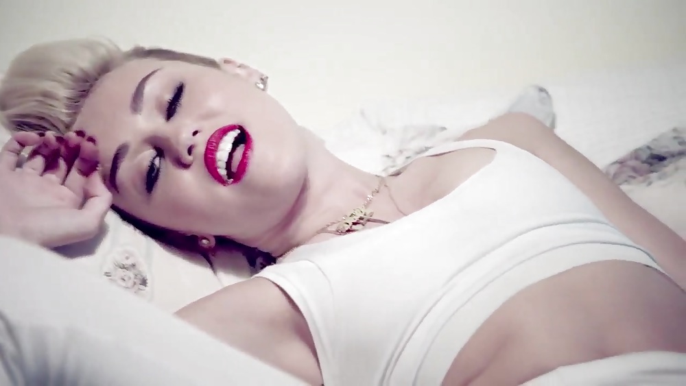 Miley CyrusのWe Can't Stopミュージックビデオのスクリーンショット
 #19172896