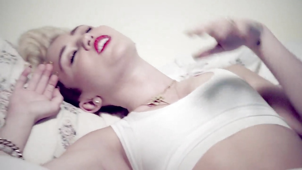 Miley CyrusのWe Can't Stopミュージックビデオのスクリーンショット
 #19172925