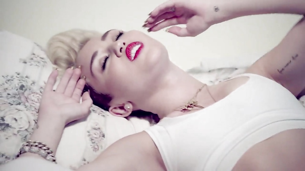 Miley CyrusのWe Can't Stopミュージックビデオのスクリーンショット
 #19172932