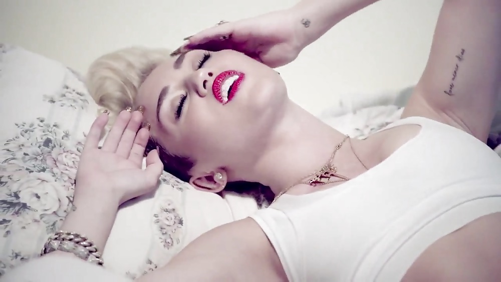 Miley CyrusのWe Can't Stopミュージックビデオのスクリーンショット
 #19172941